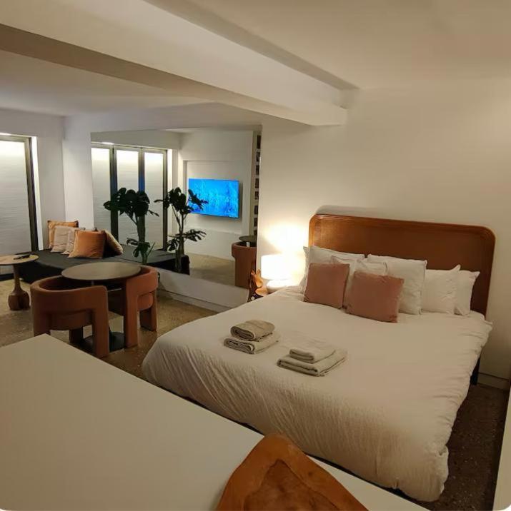 Apartment Loft By Let It B Travel *
