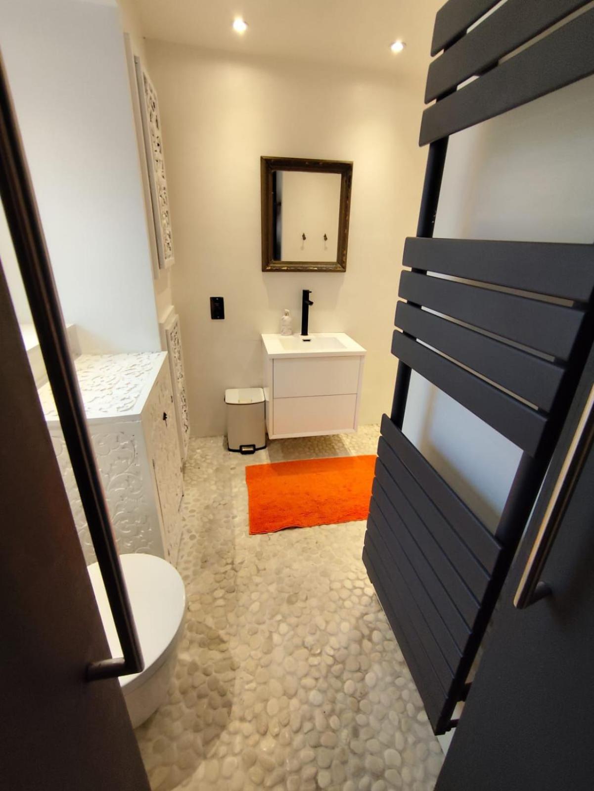 Apartment Loft By Let It B Travel London